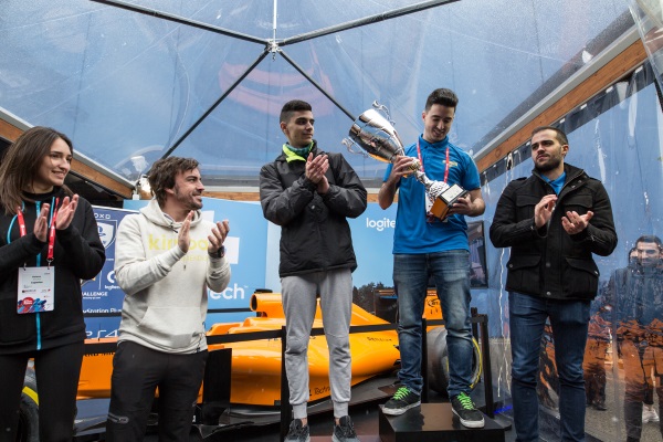 1_Fernando_Alonso_and_the_three_champions_of_the_FA_Racing_Logitech_G_Challenge